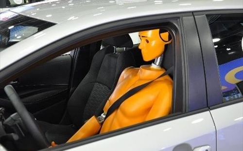 najnowsza sprawa firmy na temat SABIC SOLUTIONS FOR AUTOMOTIVE:Crash & SAFETY (Rozwiązania SABIC dla samochodów:przewody i bezpieczeństwo)